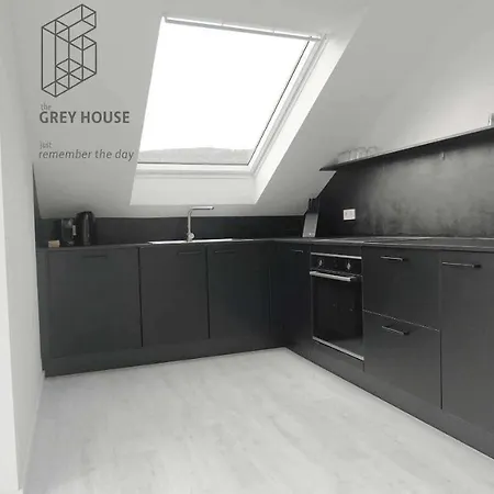 The Grey House 克罗夫